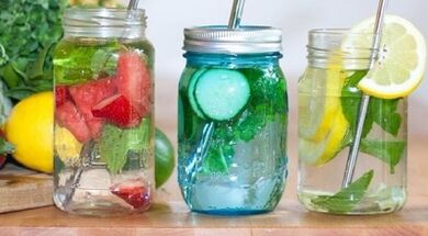 Proba un menú de dieta para beber durante 7 días